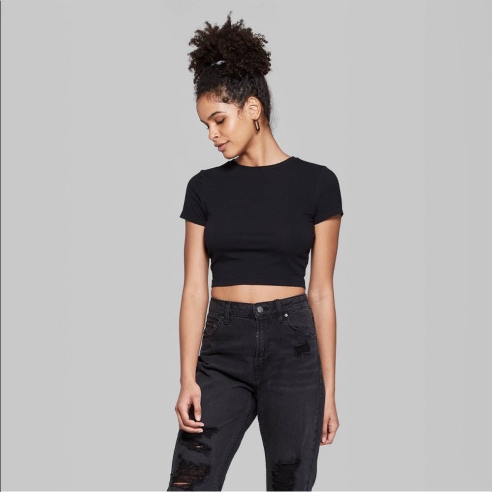 5/$20 🌱 Black crop top size XS